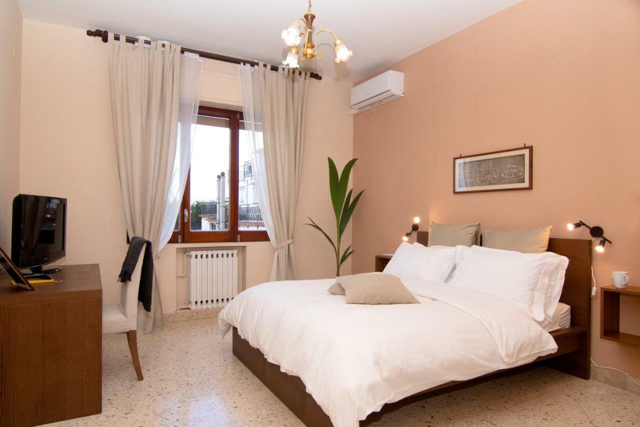 B&B Syrentum Sorrento Esterno foto